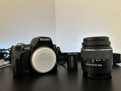 Sony Alpha DSLR-A230 10.2MP Digitalkamera (Kit mit DT 18-55mm Objektiv)