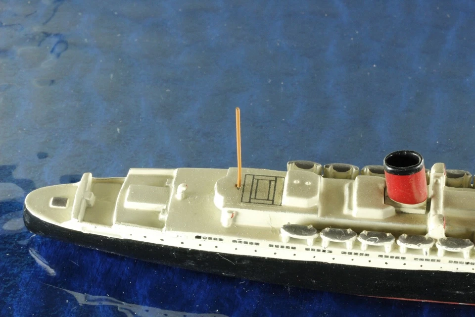 Queen Mary,ohne Krähennest   Hersteller Wiking 413b/2 ,1:1250 Schiffsmodell - Bild 2 von 4