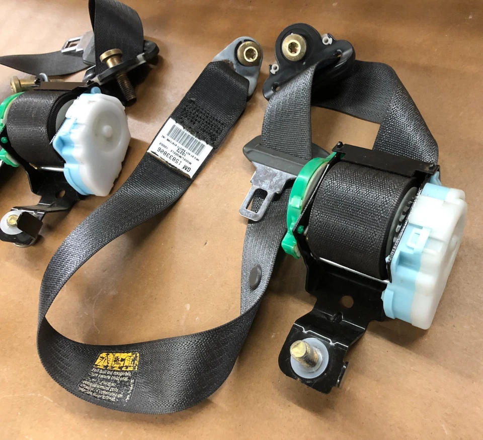 Juego de retractores de cinturón de seguridad trasero Chevy Silverado 2006 2003-2006 GMC Sierra Foto 3 de 4