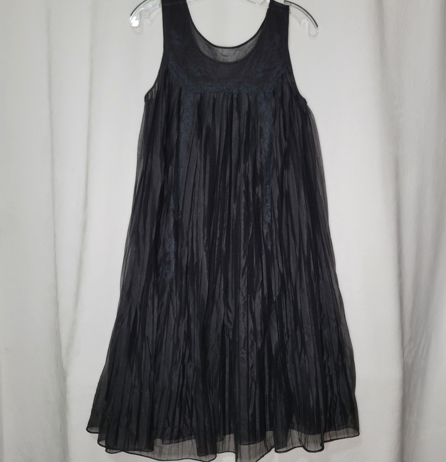 Vintage Carol Brent Women’s Medium Sleeveless Nylon Nightgown Black Pleated