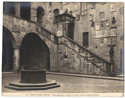 Fotografie Alinari, Firenze, Ansicht Firenze, R. Museo Nazionale, La Scala vist 