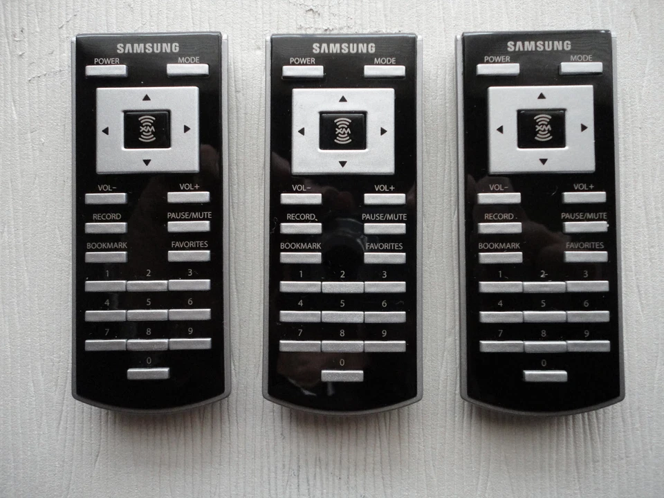 LOT 16 Sirius XM Radio / 9 Receivers + 1 Remote + 6 Antennae / Samsung Helix - Image 4 of 4