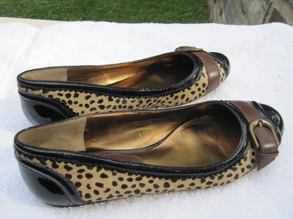   Charles David Ballet Pisos-Patente Negro, Guepardo Pony, Cuero Marrón/Hebilla-7M Foto 3 de 4