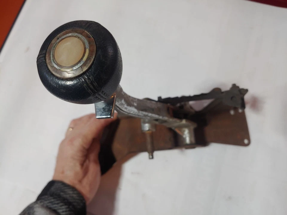 Palanca de cambios automática Oldsmobile Cutlass 1973-1977. Foto 3 de 4