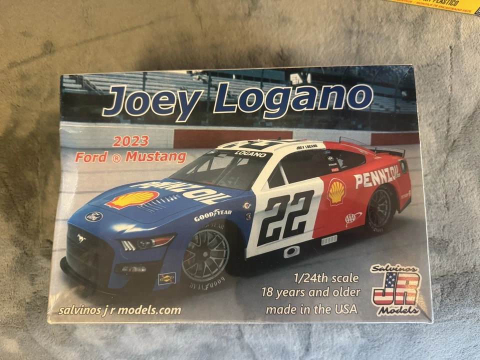 Lote de 2 kit modelo Joey Logano Foto 2 de 4