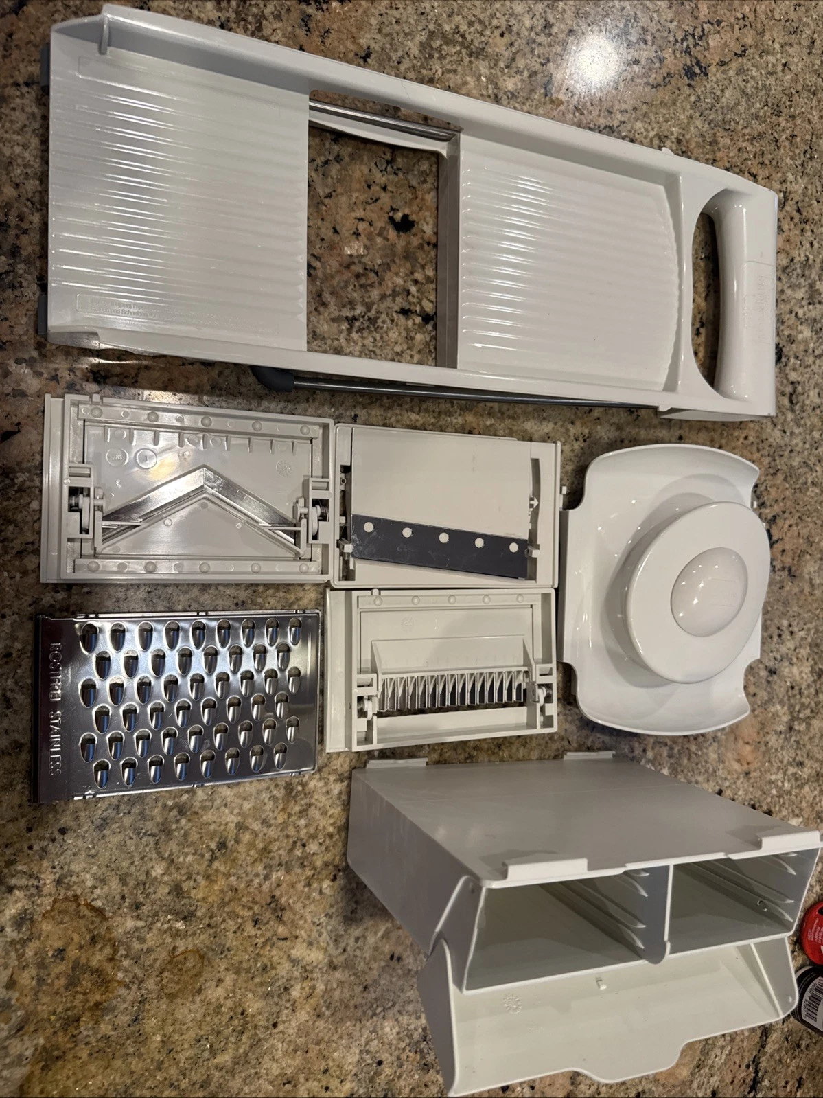 Pampered Chef Ultimate Mandolin Slicer #1087 Slices/Grates 4 Blades in Case
