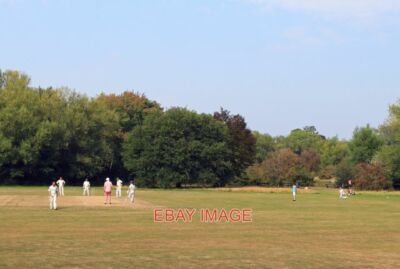 FOTO HARNHAM CRICKET-BODENSPIEL VON CRICKET LÄUFT. 2020