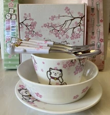 Smiling LUCKY CAT Maneki Neko Set PORCELAIN Plate, Bowls (shallow/deep) Flatware