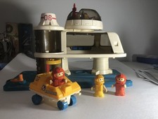 1984 playworld Toy Space Center 3 People 1 Explorer Vehicle Mounted Laser Gun