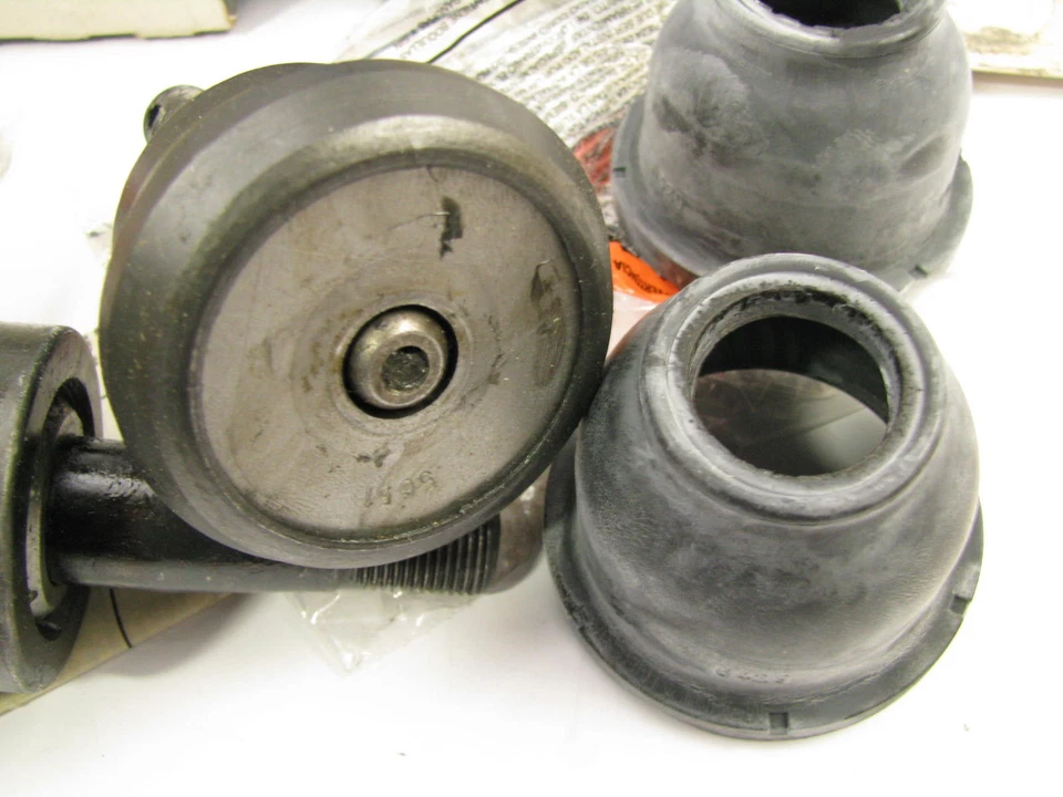 Pontiac Bonneville 1971-1976, Catalina, Olds 98 HECHO EN EE. UU. 2 rótulas inferiores Foto 3 de 4