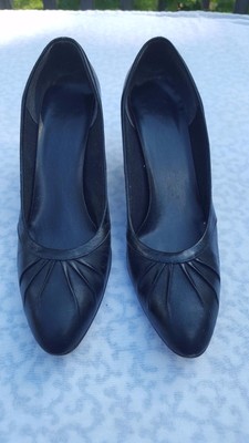 dark navy kitten heel shoes