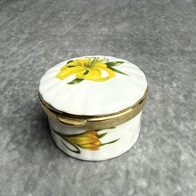 Aynsley Chelsea Flowers Little Switzerland Hinged Porcelain Trinket Box England