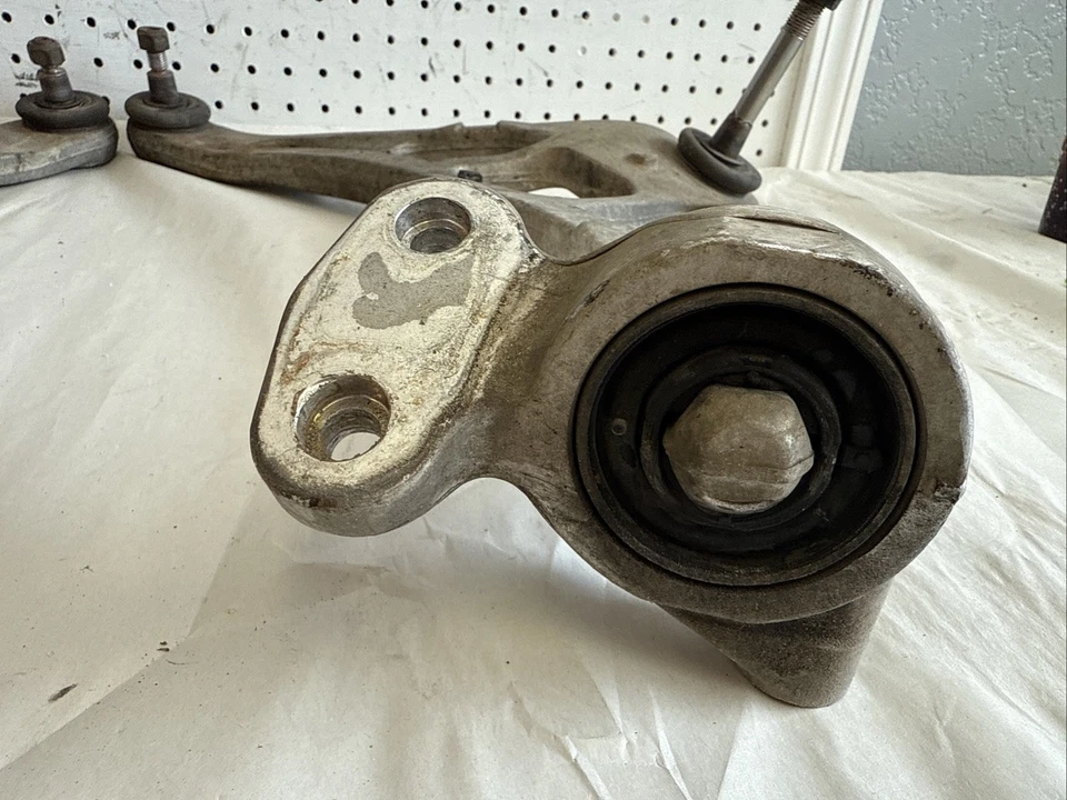 2001-2006 BMW M3 Front Lower Control Arms L&R  OEM - Image 4 of 4