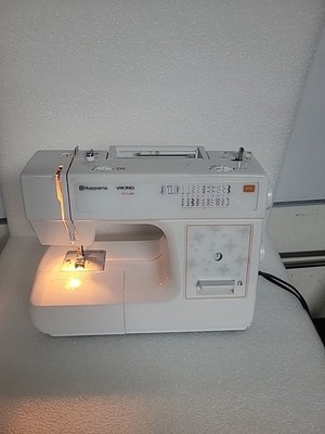 Husqvarna Viking Huskystar H Class E10 Sewing Machine / Pedal - Tested & Works