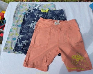 👖3 Kurze Hosen 134 Bermudas H&M C&A