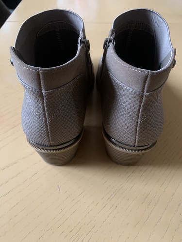 Simply Vera Vera Wang Skylark Sand Ankle Boots Faux Suede Snake Skin Size 10 - Picture 7 of 11