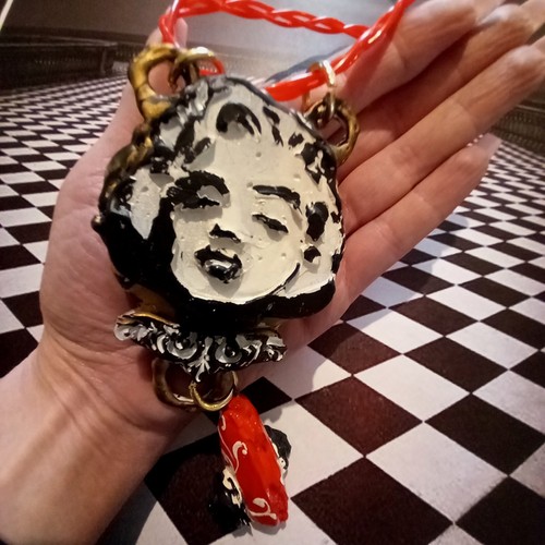Marilyn Monroe Necklace Talisman Amulet Fashion Charm Jewelry Pendant Mouth Icon - Picture 9 of 24