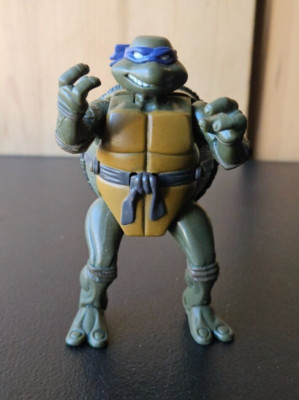 TEENAGE MUTANT NINJA TURTLES ACTION FIGURE. 2003 MIRAGE STUDIOS, PLAYMATES TOYS