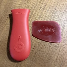 Lodge Silicone Hot Handle Holder Red Heat Protecting Sleeve & Scraper
