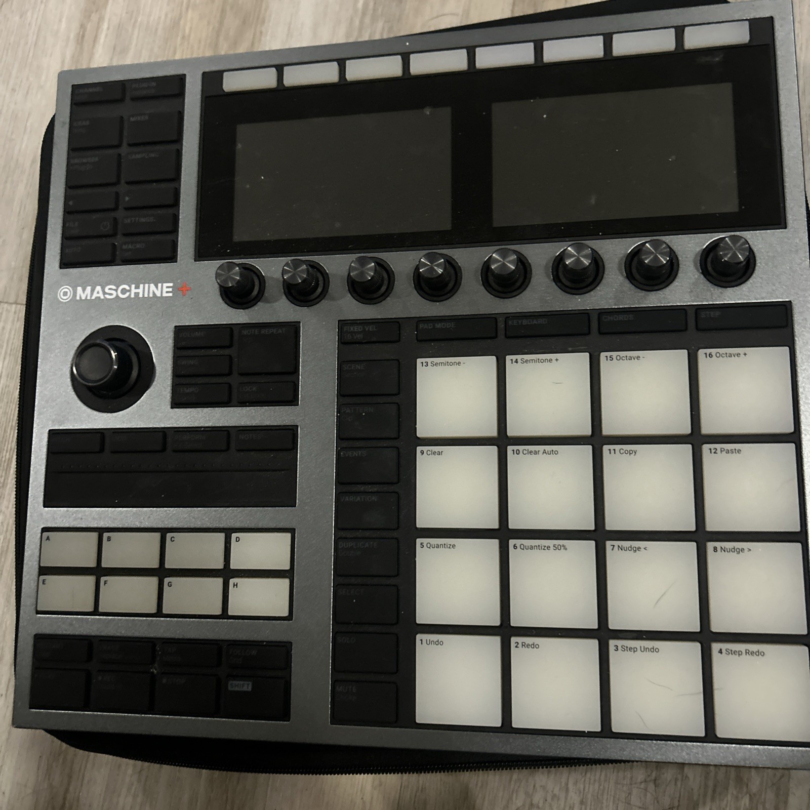 Native Instruments MASCHINE+ Standalone Production and Performance Instrument -