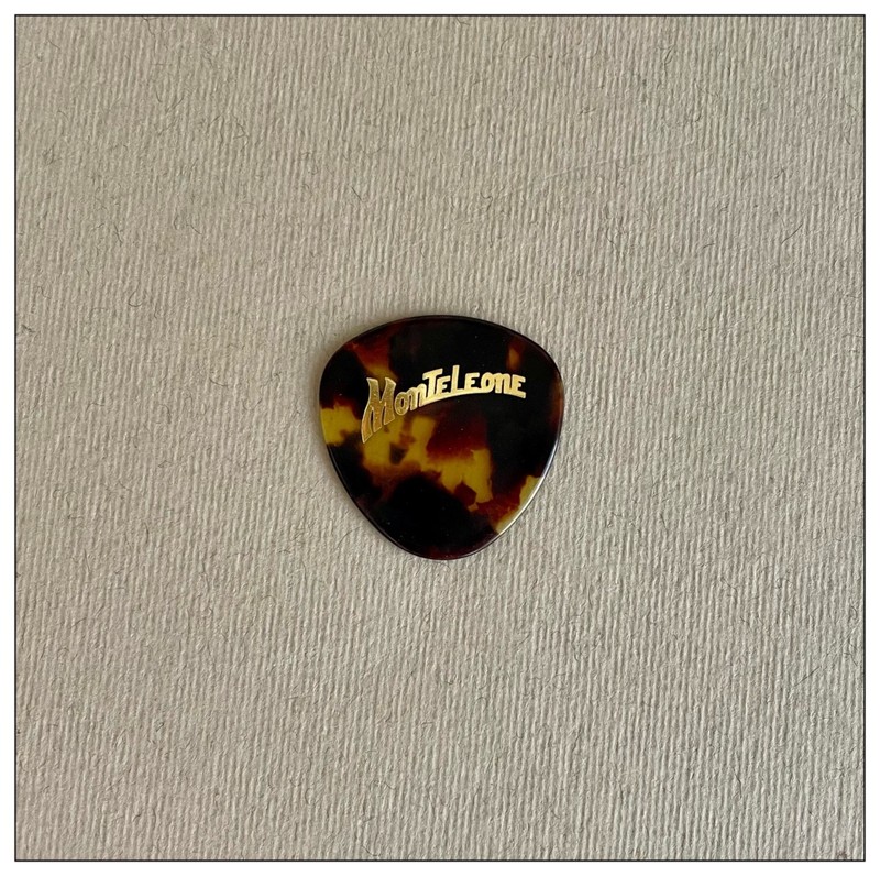 "MONTELEONE" ROUNDED TRIANGLE GUITAR PICK EXTRA HEAVY COLOR DALMATIAN TORTOISE