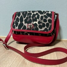 Borsa a tracolla Coach in pelle con stampa leopardata e tela rossa Y2K