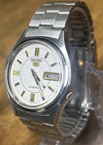 Vintage 1970s 7009-8028 Seiko 5 Automatic Mechanical Wristwatch.  (Serviced)