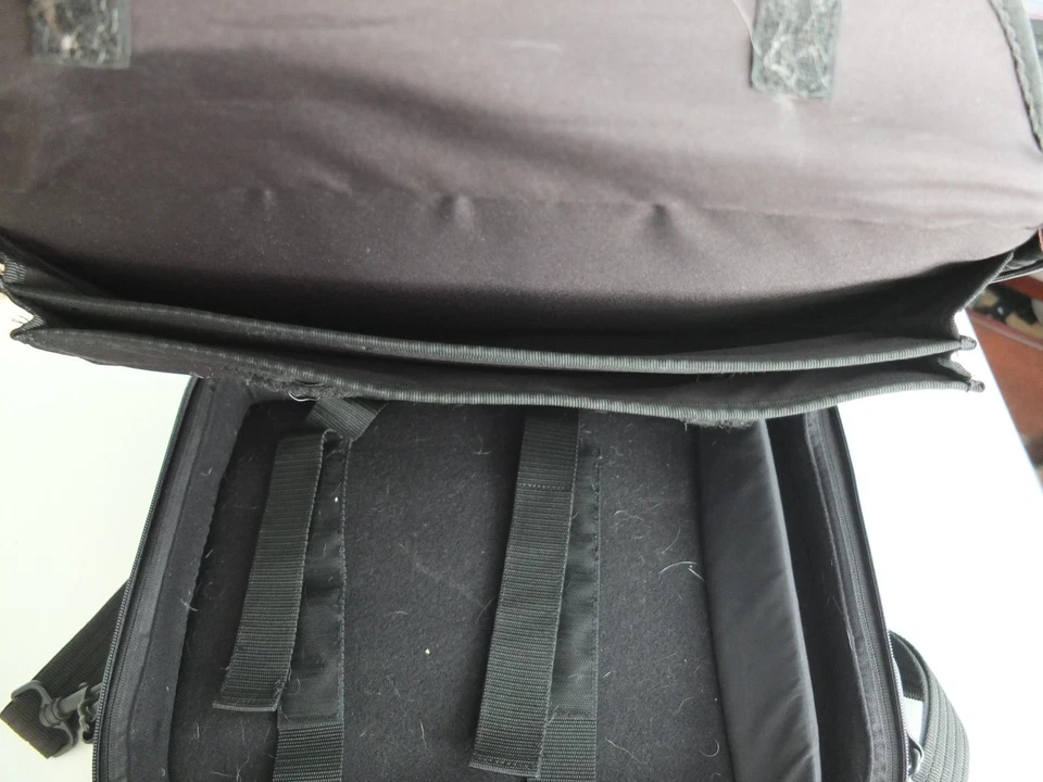 Estuche de transporte para computadora portátil Dell de 17 pulgadas con correa para el hombro Foto 4 de 4