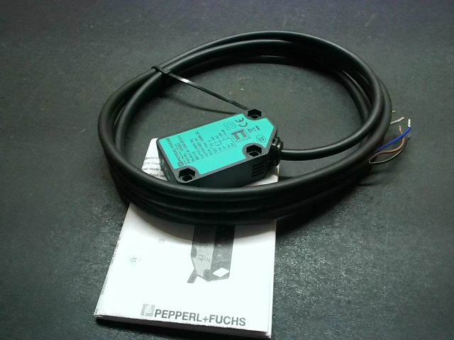 Pepperl+Fuchs RLK31-8-1200-RT/31/115 Sensor Photoelectric Diffuse 1.2m Range AC/ img