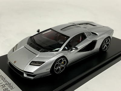 1/43 Looksmart Lamborghini Countach LP_ 800-4 In Silver on leather base LS529F