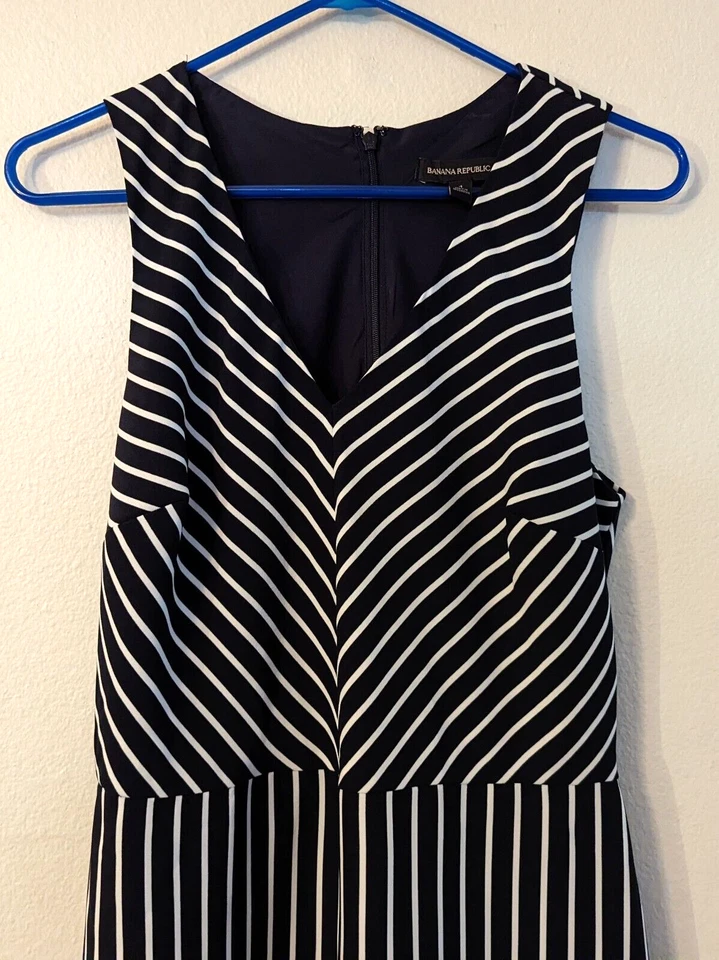 Macacão Banana Republic feminino tamanho 4 cropped perna larga listras azuis e brancas 0268 - Imagem 2 de 4