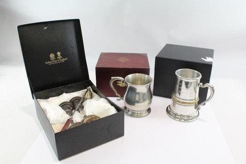 Silber Teller Arthur Price Kerzenständer und Royal Selangor Tasse verpackt 3641g