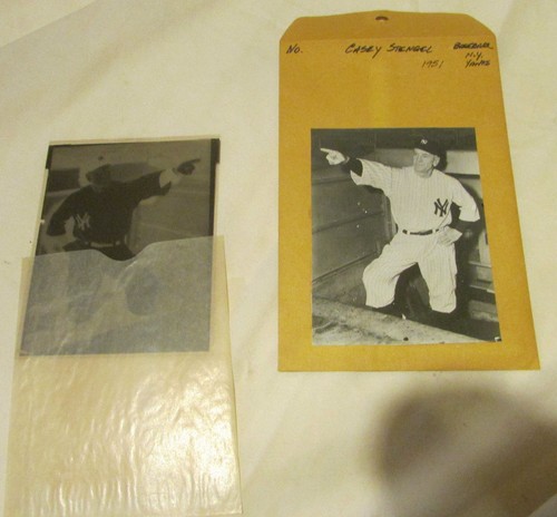OLD BASEBALL B&W PHOTOS & NEG PICK ONE CASEY STENGEL PREACHER ROE MANTLE DALE - Picture 12 of 12