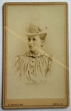 orig. CDV Foto Fotografie alt Bild Frau Dame Mode um 1875 Berlin Fähling Hut