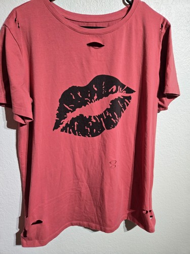 Kiss Lips T-Shirt Women's Size XL Red Distressed Punk Rock Shirt 80's Design VTG - Picture 2 of 11