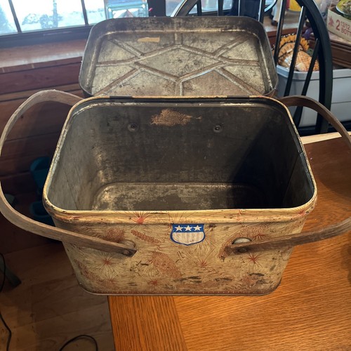 Vintage Metal Tin Picnic Basket With Wood Handles - Picture 9 of 11