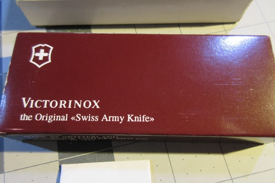 Swiss Army Knife Marlboro Cigarettes NOS 4 blades plus corkscrew - Image 3 of 4