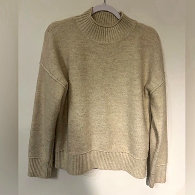 Universal Thread Women's S Beige Ribbed Crew Neck Knit Pullover Sweater