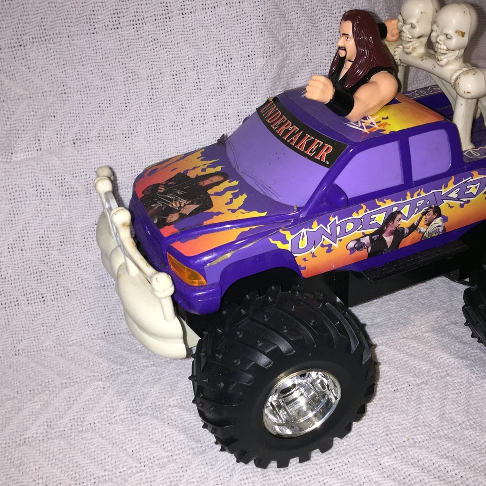 Vintage 1998 Titan Sports THE UNDERTAKER WWF Wrestling Monster WIRED RC Truck - Image 3 of 4