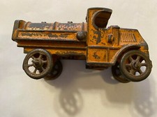 VINTAGE 1920s HUBLEY CAST IRON 1559 MACK CAB OIL TANKER 4 INCHES LONG