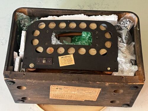 1941 Westinghouse WR-12X4 Wood Case Tube Radio Turns On, Parts or Repair RARE - Picture 10 of 12
