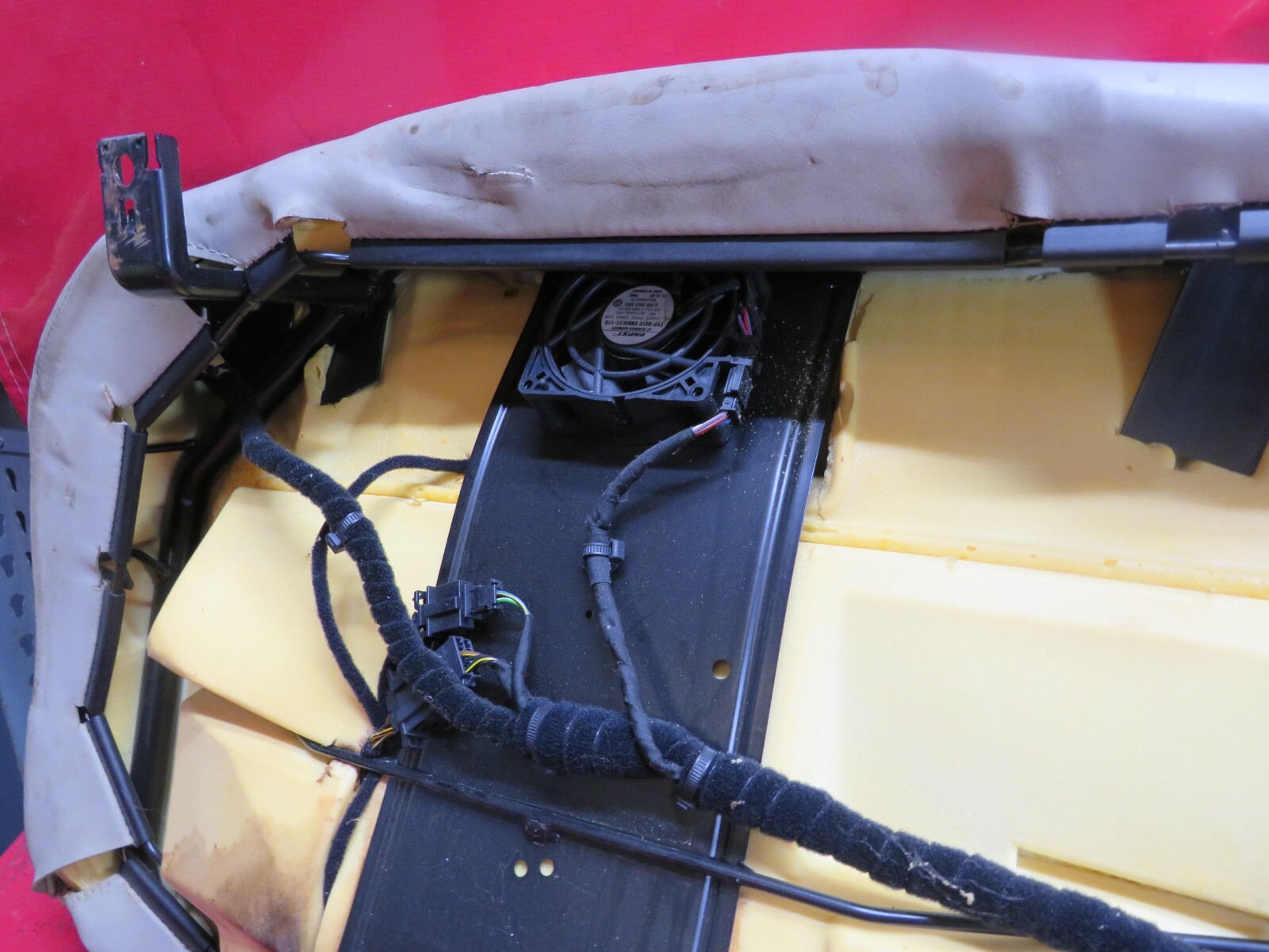 2006 BENTLEY FLYING SPUR REAR SEAT LOWER BOTTOM CUSION OEM
