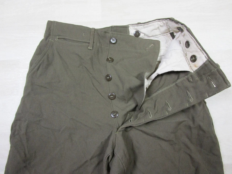 Pantalones chinos de colección de los años 40 de la Segunda Guerra Mundial 27x29,5 verde del ejército de Estados Unidos con botones Foto 4 de 4