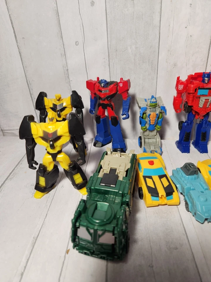 Transformers Action Figures Toy Lot McDonald's transformers and bumblebee cars - Image 2 of 4