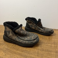 Hey Dude Denny Leo Nut Boots Slip On Booties Size 7 Leopard Print Faux Fur