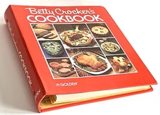 EXCELLENT 1978/1983 Betty Crocker's Cookbook 5-Ring Binder Golden 9800 Red  Vtg