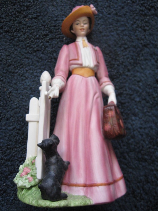 Avon-1983 President's Club Albee Award-porcelain-9 1/2" tall