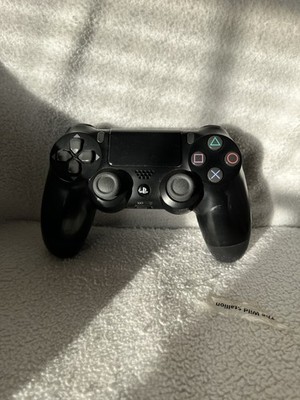 PS4 Controller, black, buttons still work, in great condition