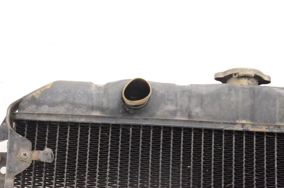 1975-1978 DATSUN 280Z FAIRLADY L28 RADIATOR ASSEMBLY Foto 3 de 4