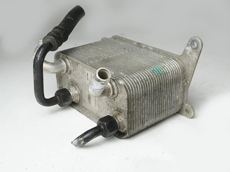 2004 - 2006 Volkswagen Phaeton 4.2L Engine Oil Cooler 8 Cylinder 3D0409061g Oem Foto 4 de 4